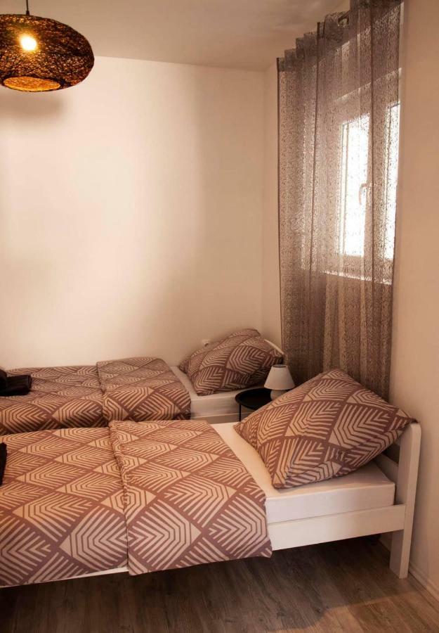 מוסטר Apartments Ada מראה חיצוני תמונה