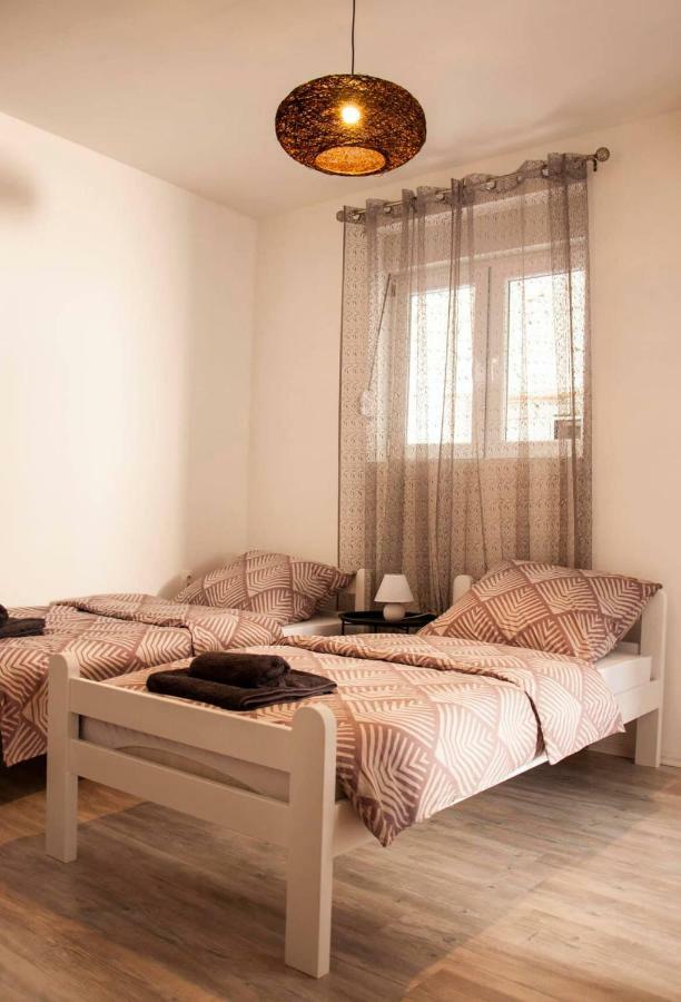 מוסטר Apartments Ada מראה חיצוני תמונה
